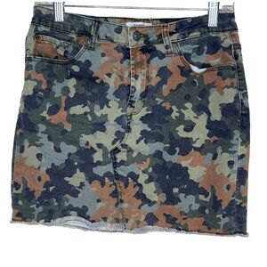 Kensie Camo Denim Mini Skirt Women’s 6/28 Green Tan Raw Hem Casual
